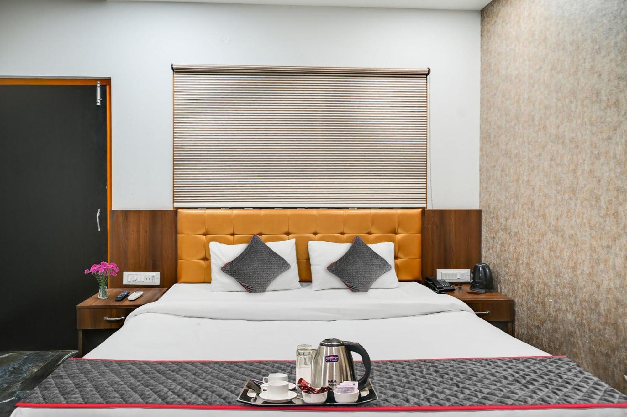 Townhouse Oak Hotel Ar Ganges Premium Varanasi Luaran gambar