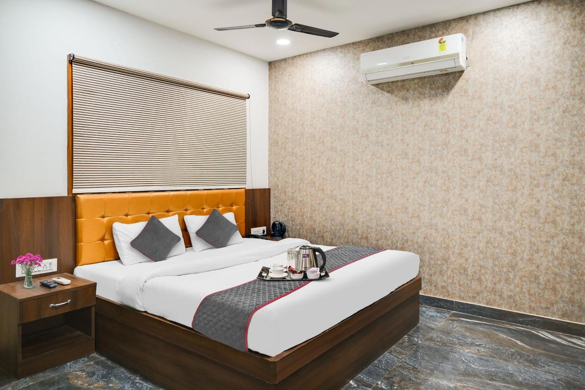 Townhouse Oak Hotel Ar Ganges Premium Varanasi Luaran gambar