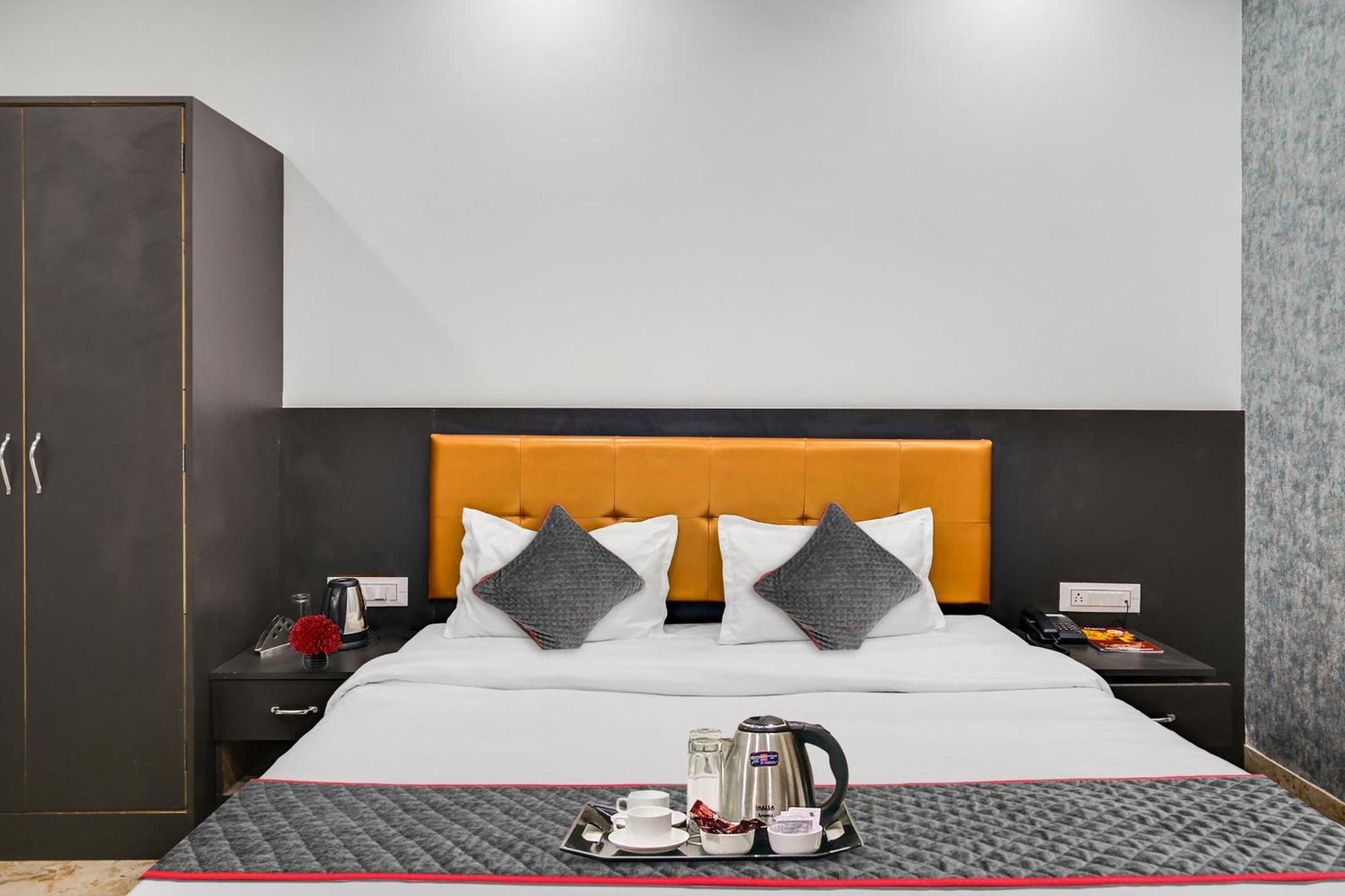 Townhouse Oak Hotel Ar Ganges Premium Varanasi Luaran gambar